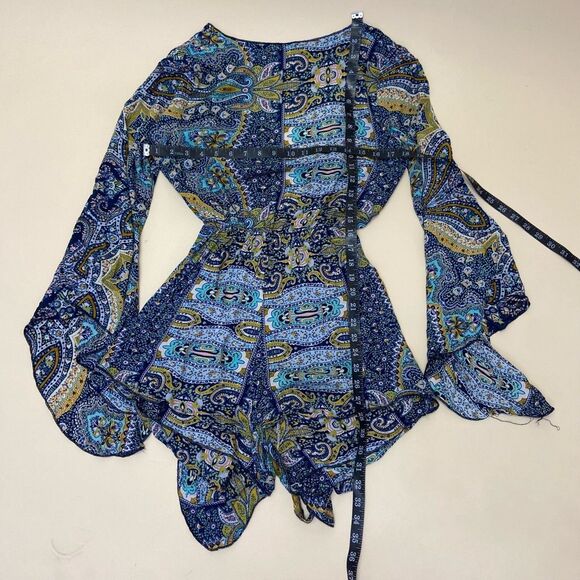 AELSON Blue Tie Front Boho Romper Size S Cut Out Flare Sleeves Paisley - Picture 8 of 8